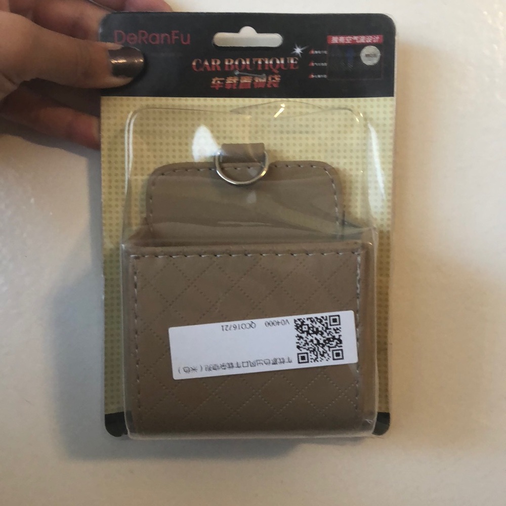 Car accessory, clips to your vents